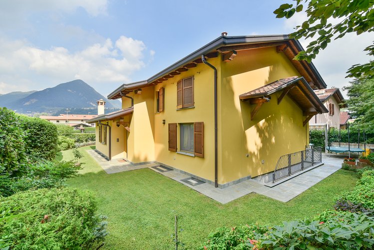 (16/23) Villa indipendente - Ponte Lambro Via Dalmazia Ponte Lambro