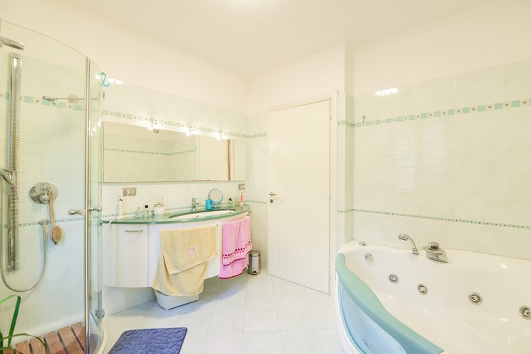 (16/23) Villa indipendente - Ponte Lambro Via Dalmazia Ponte Lambro