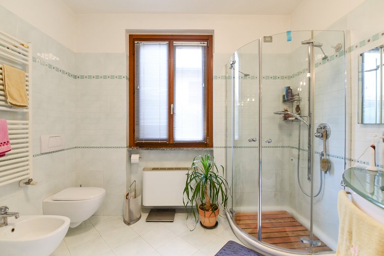 (16/23) Villa indipendente - Ponte Lambro Via Dalmazia Ponte Lambro