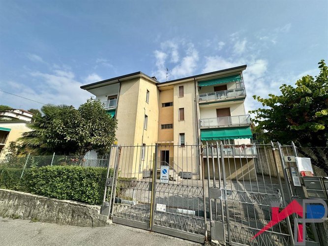 Caprino trilocale ristutturato