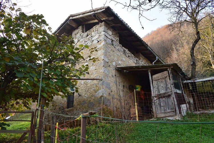 ValSerina per amanti tranquillità, introvabile rustico con terreno Algua