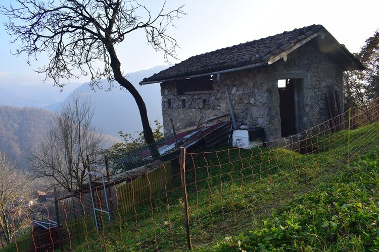 ValSerina per amanti tranquillità, introvabile rustico con terreno Algua