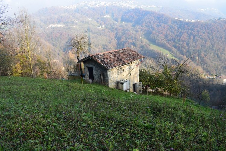 ValSerina per amanti tranquillità, introvabile rustico con terreno Algua