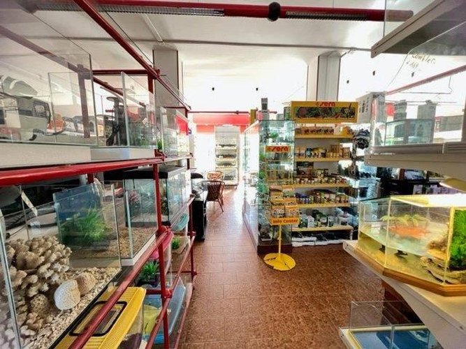 Locale Commerciale Merone