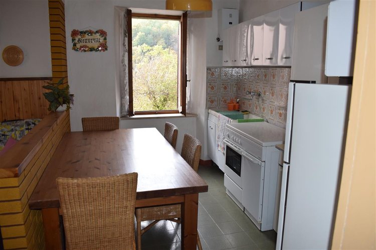 Serina, in suggestiva casa d’epoca, grazioso trilocale esente da spese condominiali Serina