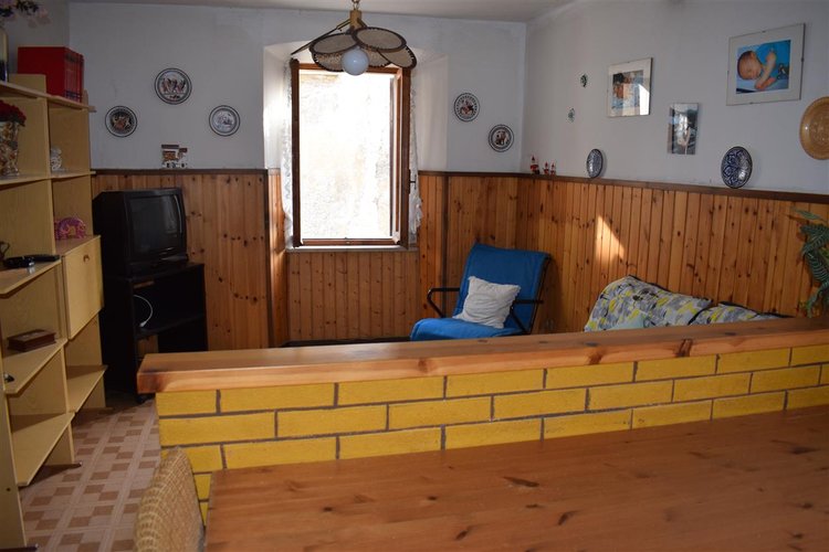 Serina, in suggestiva casa d’epoca, grazioso trilocale esente da spese condominiali Serina