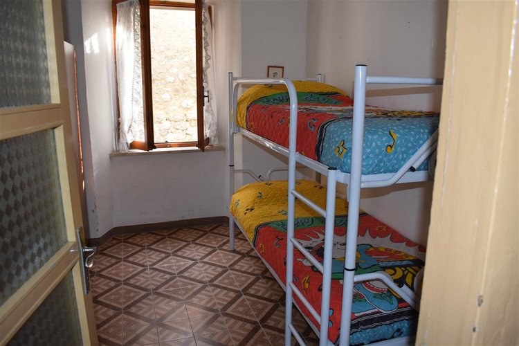 Serina, in suggestiva casa d’epoca, grazioso trilocale esente da spese condominiali Serina