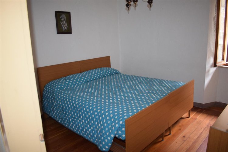 Serina, in suggestiva casa d’epoca, grazioso trilocale esente da spese condominiali Serina