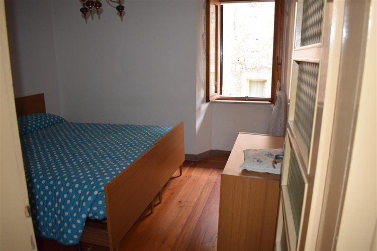 Serina, in suggestiva casa d’epoca, grazioso trilocale esente da spese condominiali Serina