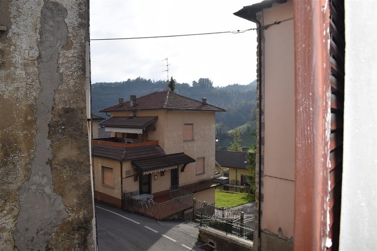 Serina, in suggestiva casa d’epoca, grazioso trilocale esente da spese condominiali Serina