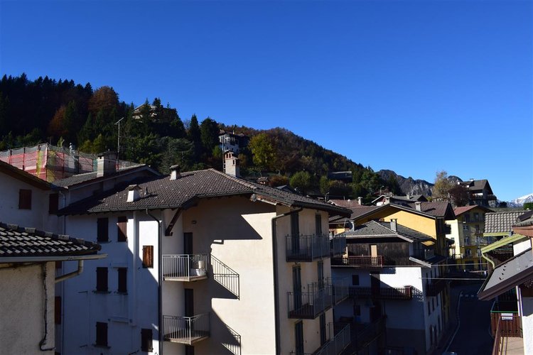 Oltre il Colle, esclusivo quadrilocale balconato con mansarda e box auto Oltre il Colle