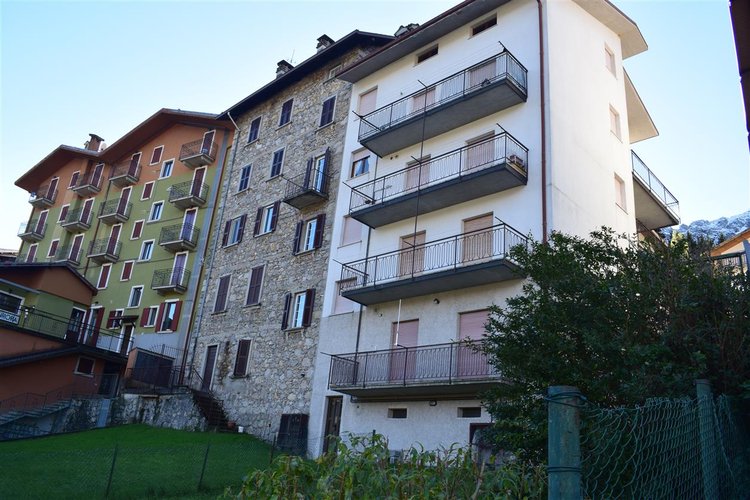 Oltre il Colle, esclusivo quadrilocale balconato con mansarda e box auto Oltre il Colle