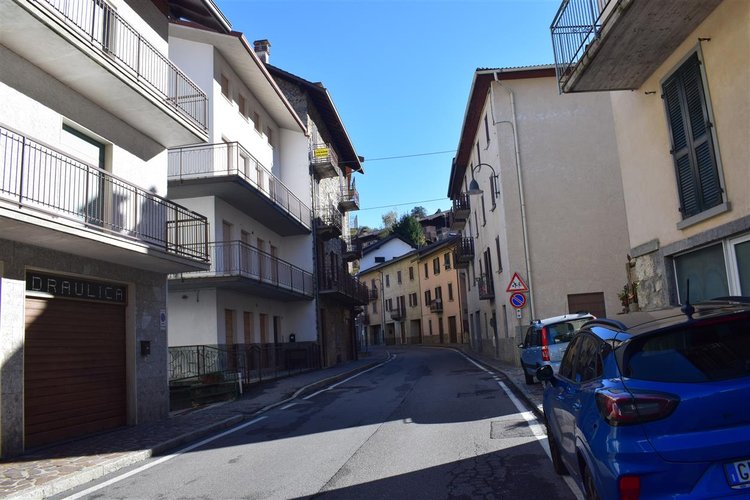 Oltre il Colle, esclusivo quadrilocale balconato con mansarda e box auto Oltre il Colle