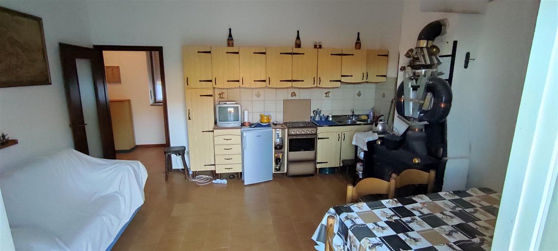 Brumano, piccolo e suggestivo paese montano, monolocale con balcone e posto auto Brumano