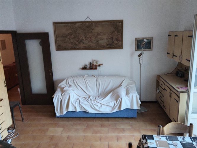 Brumano, piccolo e suggestivo paese montano, monolocale con balcone e posto auto Brumano