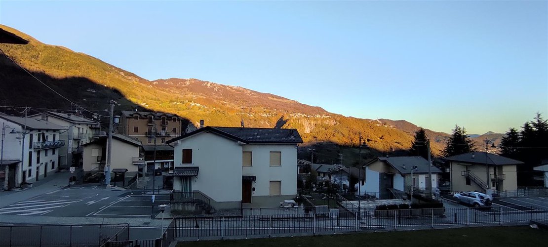 Brumano, piccolo e suggestivo paese montano, monolocale con balcone e posto auto Brumano