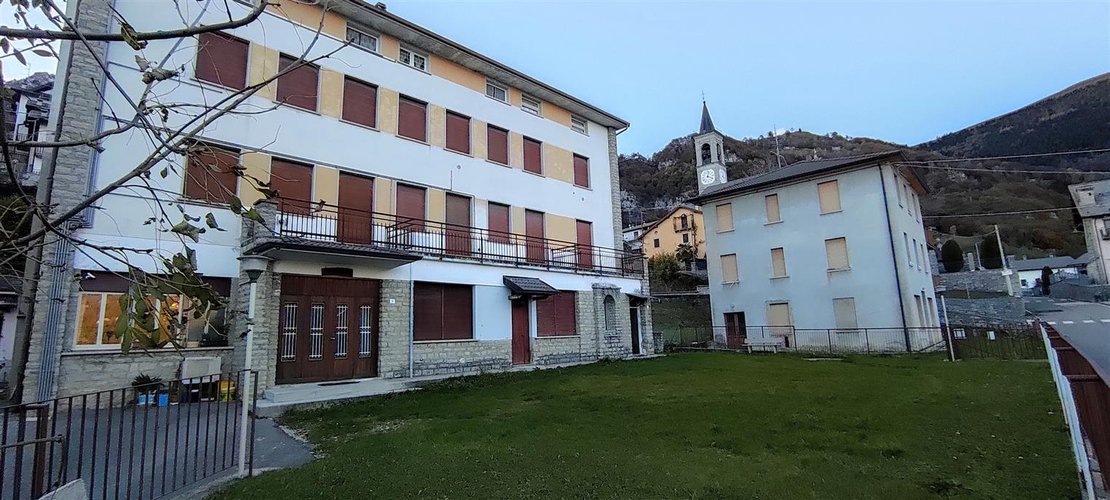 Brumano, piccolo e suggestivo paese montano, monolocale con balcone e posto auto Brumano