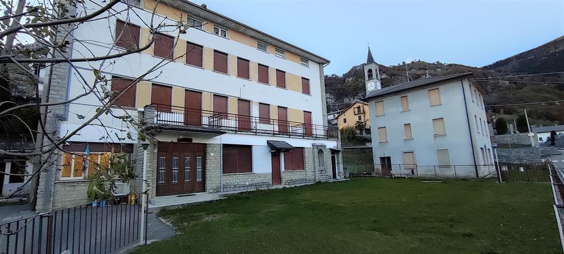 Brumano, piccolo e suggestivo paese montano, monolocale con balcone e posto auto Brumano