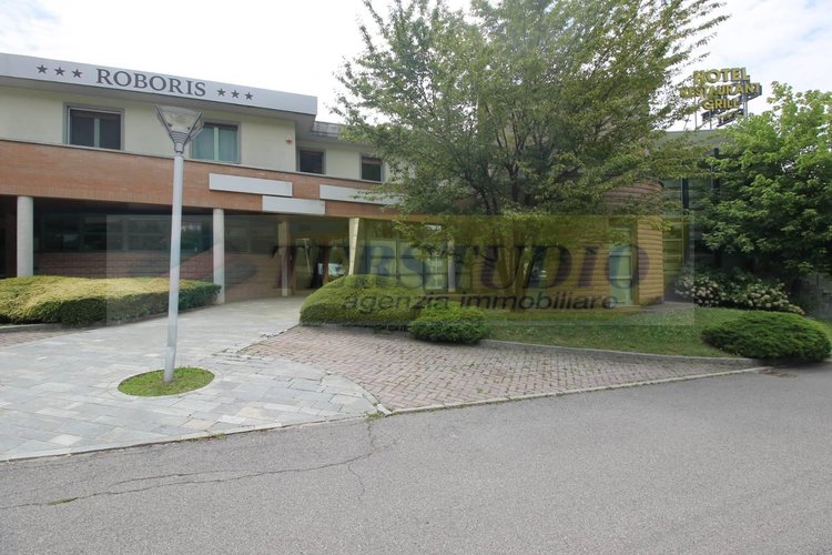 Locale Commerciale Pontida