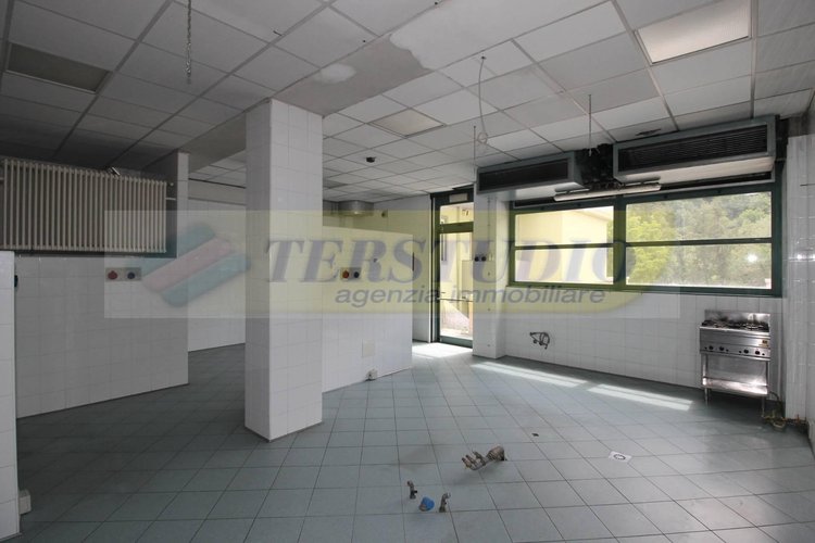 Locale Commerciale Pontida