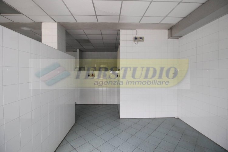 Locale Commerciale Pontida