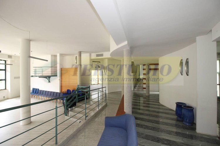 Locale Commerciale Pontida