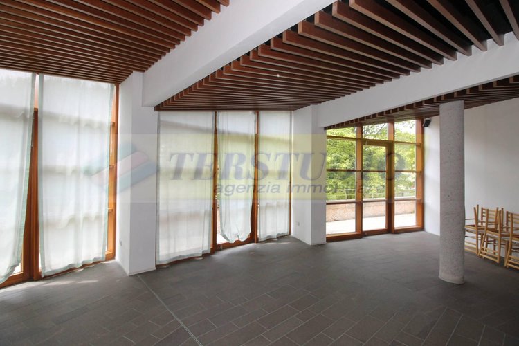 Locale Commerciale Pontida