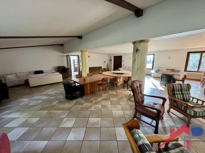 Panoramica villa singola immersa nel verde con terreno Cisano Bergamasco