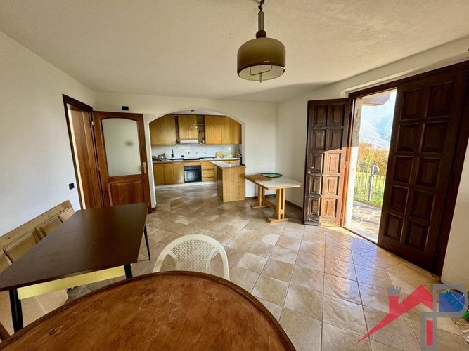 Panoramica villa singola immersa nel verde con terreno Cisano Bergamasco