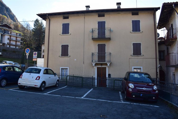 Serina occasione centralissimi due bilocali arredati Serina