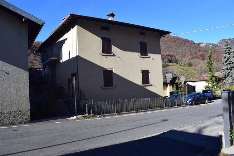 Serina occasione centralissimi due bilocali arredati