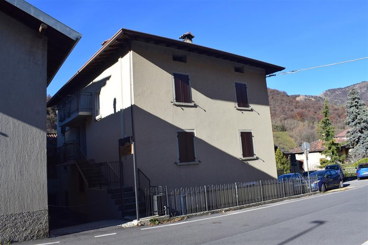 Serina occasione centralissimi due bilocali arredati Serina