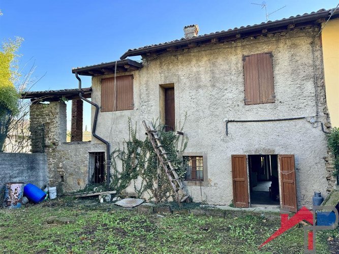 Pontida Porzione di rustico con giardino privato