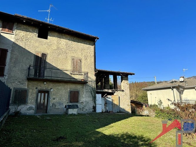 Pontida Porzione di rustico con giardino privato Pontida