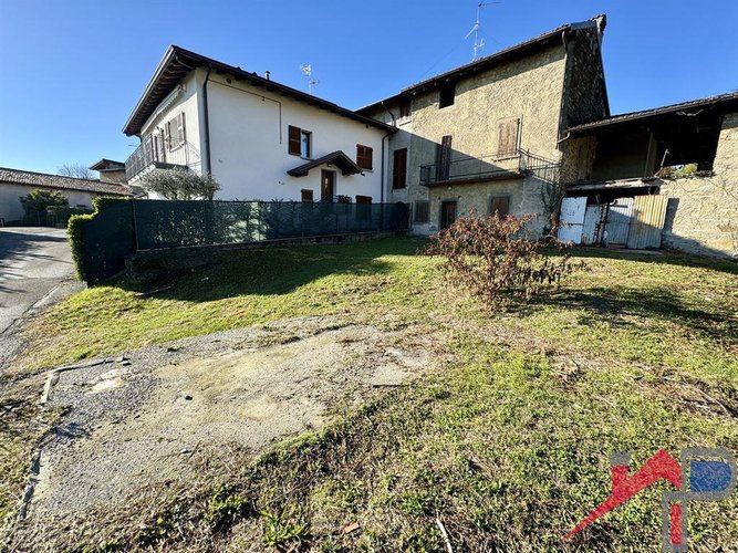 Pontida Porzione di rustico con giardino privato Pontida