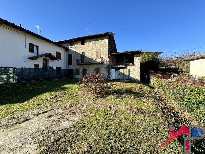 Pontida Porzione di rustico con giardino privato Pontida