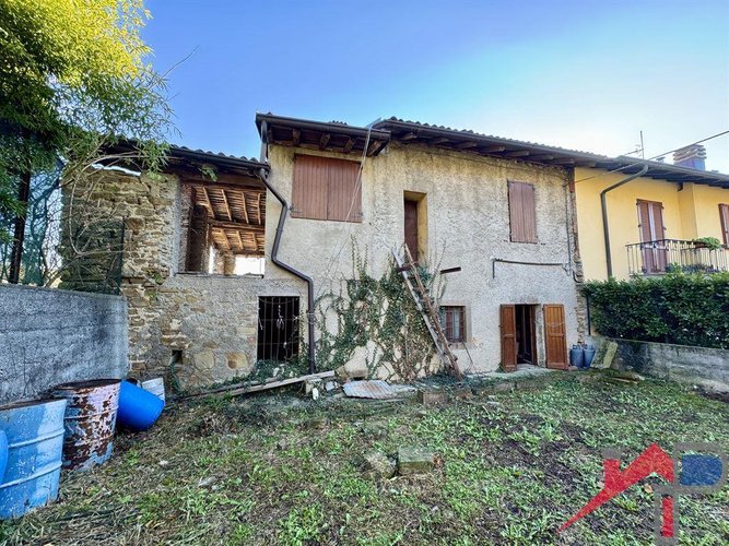 Pontida Porzione di rustico con giardino privato Pontida