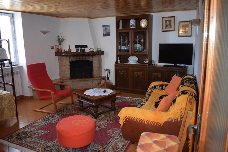 Serina Bagnella, immerso nel verde, luminoso bilocale esente da spese condominiali Serina