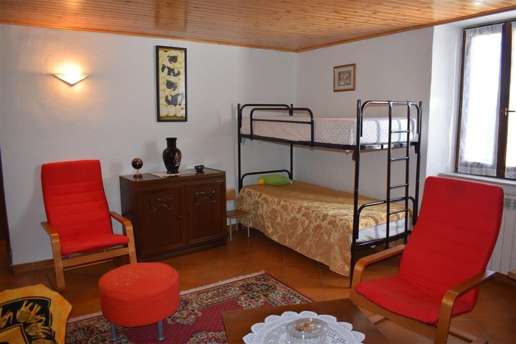 Serina Bagnella, immerso nel verde, luminoso bilocale esente da spese condominiali Serina