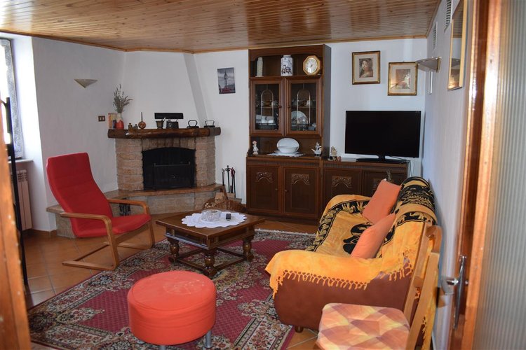 Serina Bagnella, immerso nel verde, luminoso bilocale esente da spese condominiali Serina