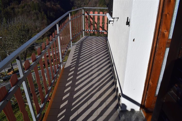 Serina Bagnella, immerso nel verde, luminoso bilocale esente da spese condominiali Serina