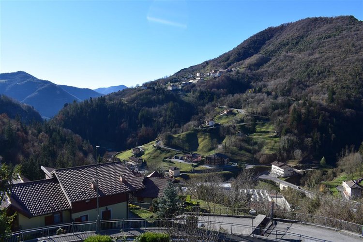 Serina Bagnella, immerso nel verde, luminoso bilocale esente da spese condominiali Serina