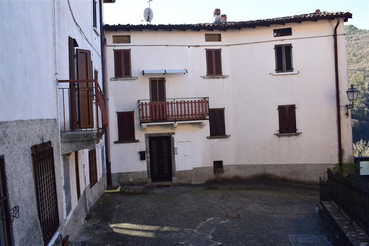 Serina Bagnella, immerso nel verde, luminoso bilocale esente da spese condominiali Serina