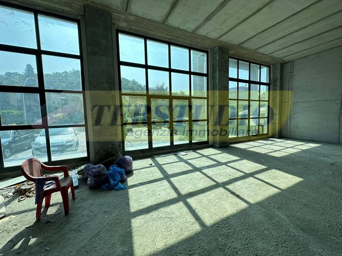 Locale Commerciale Brivio