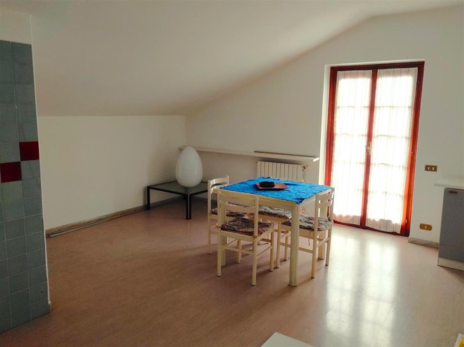 Sant’Omobono Terme, in piccola e tranquilla casetta, bilocale al secondo ed ultimo piano Sant'Omobono Terme