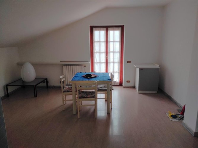 Sant’Omobono Terme, in piccola e tranquilla casetta, bilocale al secondo ed ultimo piano Sant'Omobono Terme