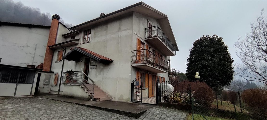 Sant’Omobono Terme, in piccola e tranquilla casetta, bilocale al secondo ed ultimo piano Sant'Omobono Terme