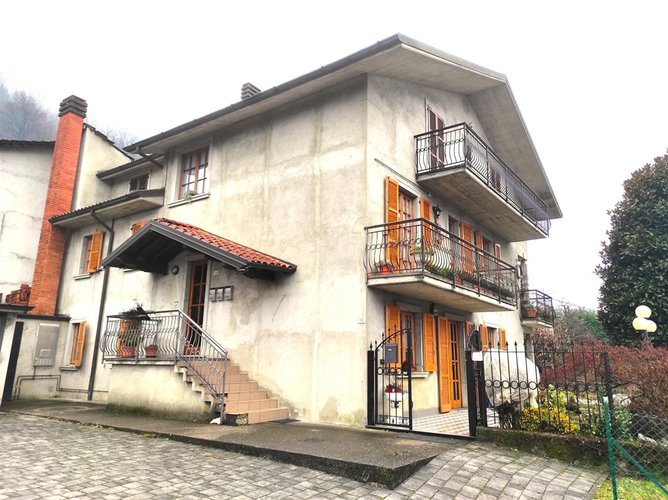 Sant’Omobono Terme, in piccola e tranquilla casetta, bilocale al secondo ed ultimo piano Sant'Omobono Terme