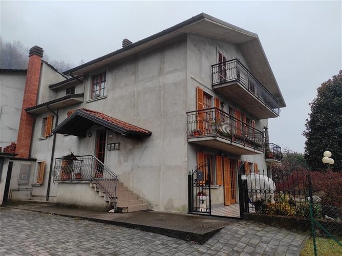 Sant’Omobono Terme, in piccola e tranquilla casetta, bilocale al secondo ed ultimo piano