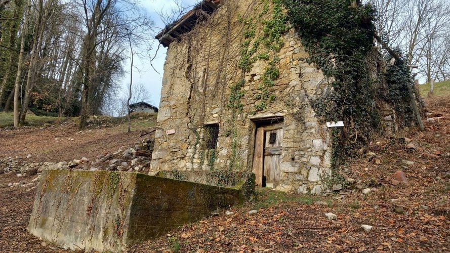 Costa Serina affarone caratteristica baita montana con terreno